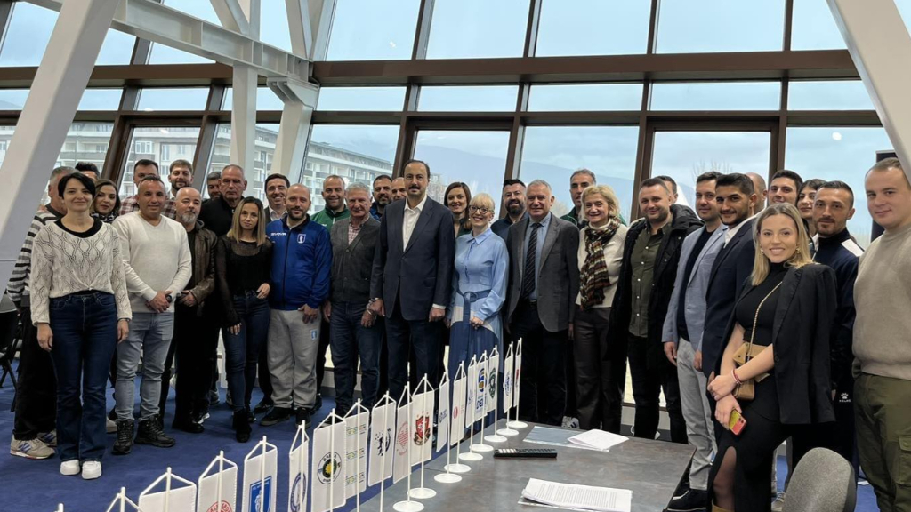 Goran Pandev With The Participants Of The Annual Conference Of Life Champions