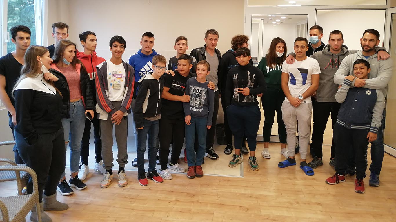 Saša Ilić razgovarao sa štićenicima doma za nezbrinutu decu „Zmaj“ u sklopu „Životnih šampiona“